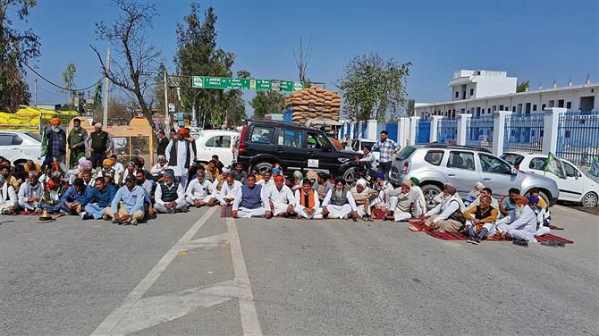 Farmers stage protest in Karnal, Kaithal districts