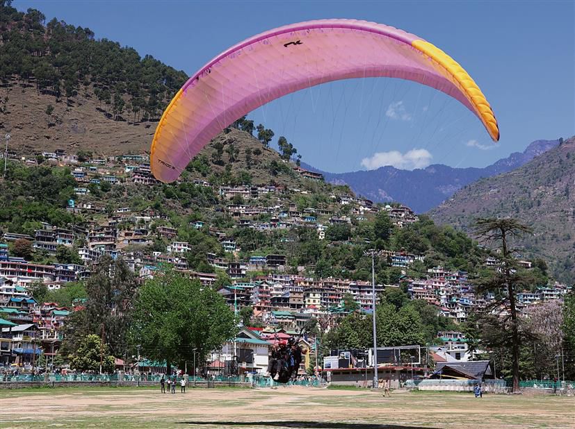 Licences of paragliding pilot, operator cancelled for tourist’s death due to negligence in Manali's Dobhi