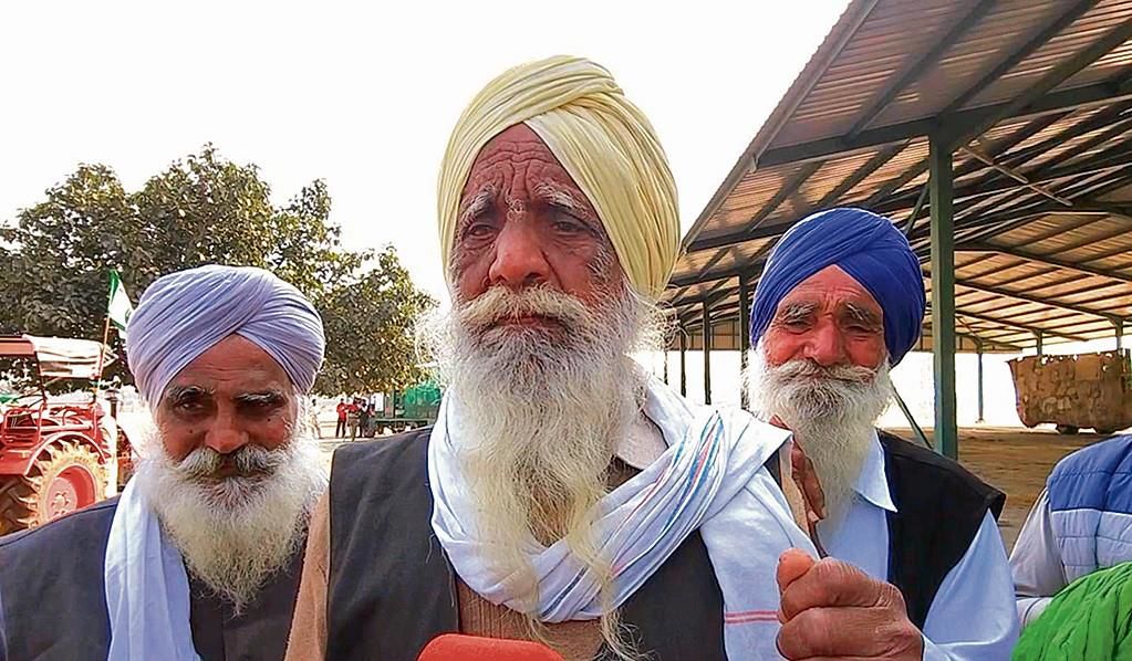 Elderly Muktsar farmers too leave for Capital