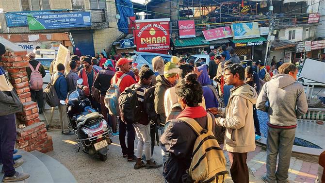 Dharamsala: Away from home, daily-wagers in search of jobs