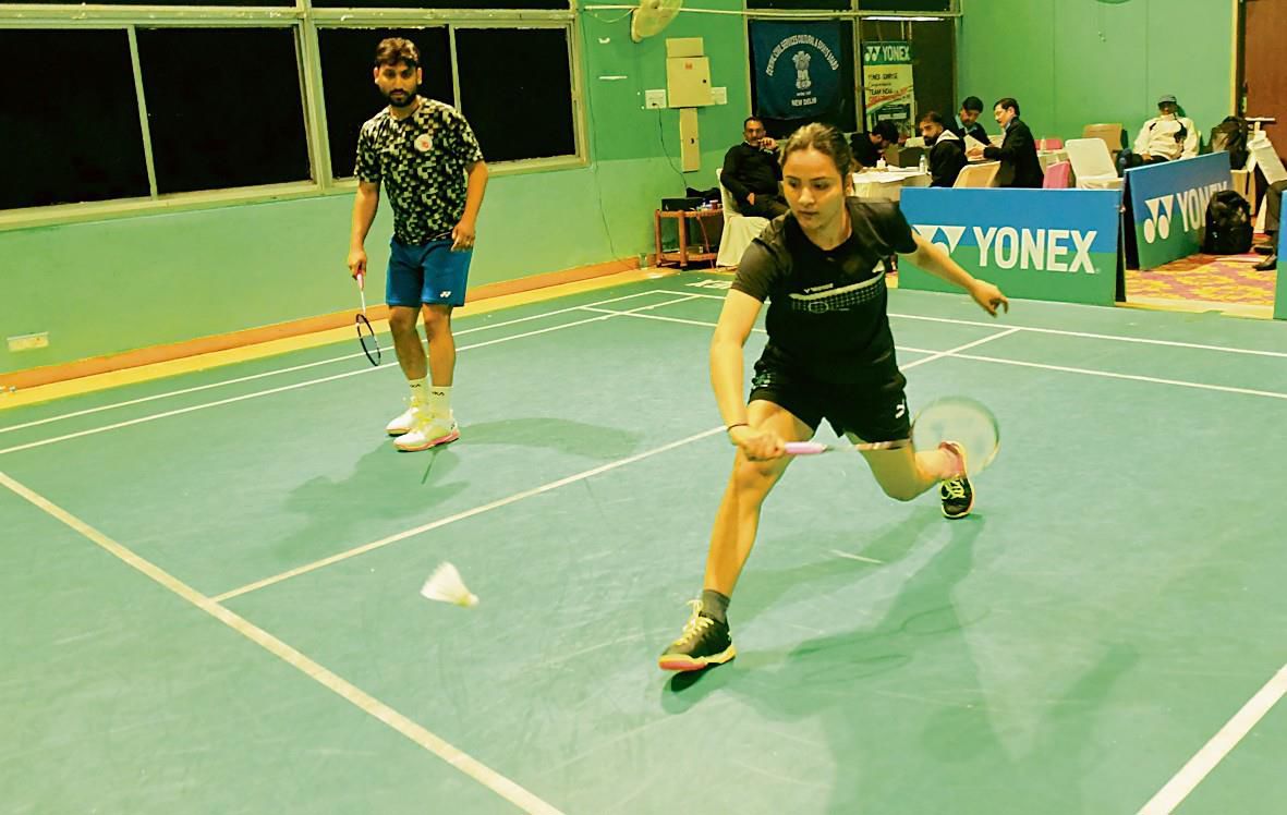 Yoshita moves ahead in badminton tourney