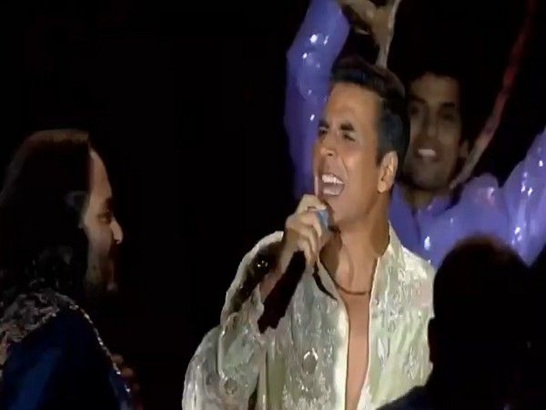 Akshay Kumar sings ‘Gur naal ishq mitha’, gives electrifying dance performance at Anant Ambani’s pre-wedding festivities