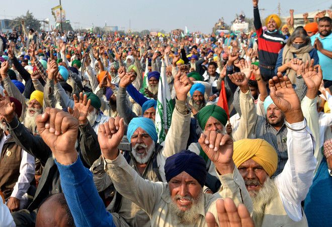 Farm workers protest outside houses of Punjab ministers, MLAs
