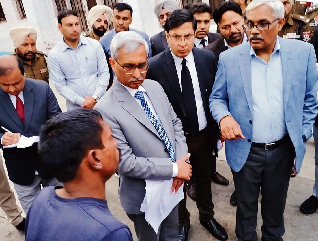 High Court Judge visits Gurdaspur Central Jail, interacts with prisoners