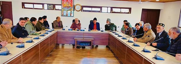 Farooq chairs meeting to confront ‘Lone’ challenge in North Kashmir