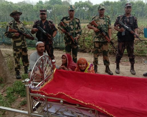 Sisters in Bangladesh bid final adieu to their deceased mother in India, courtesy BSF
