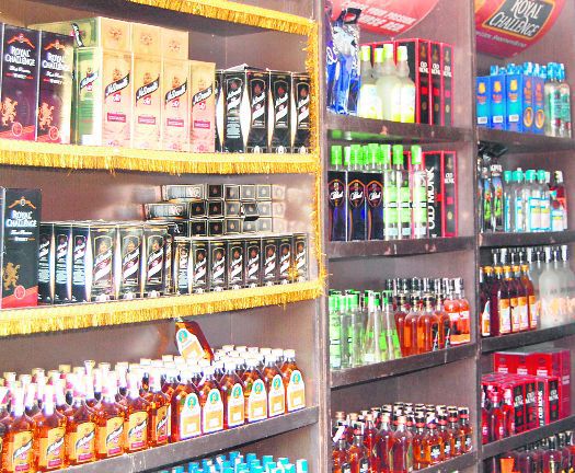 Sirsa: Keep record of daily sales, election officer directs liquor contractors