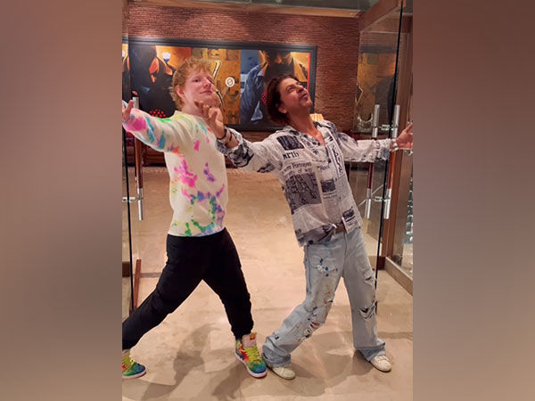 Shah Rukh Khan teaches Ed Sheeran his signature pose; ends it with a warm ‘kiss and hug’; check video as it is breaking Internet
