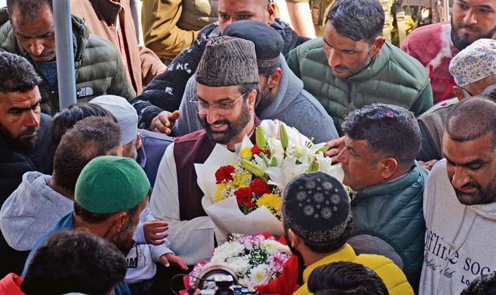 Kashmir’s chief cleric Mirwaiz Umar Farooq put under house arrest again