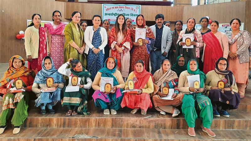 Nurpur: 13 retired anganwadi workers honoured for service to society
