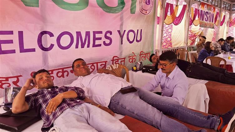 Himachal CM Sukhvinder Sukhu visits blood donation camp in Shimla