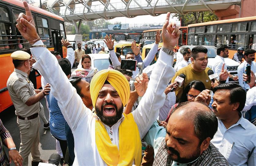 AAP leaders, workers protesting against Kejriwal’s arrest detained