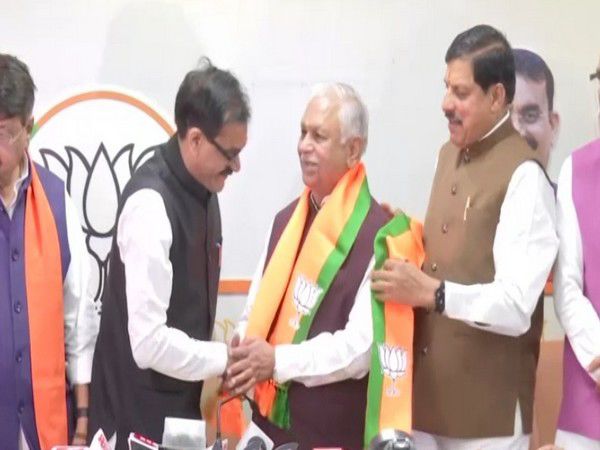 Blow to Congress ahead of LS polls, former Union Minister Suresh Pachouri joins BJP