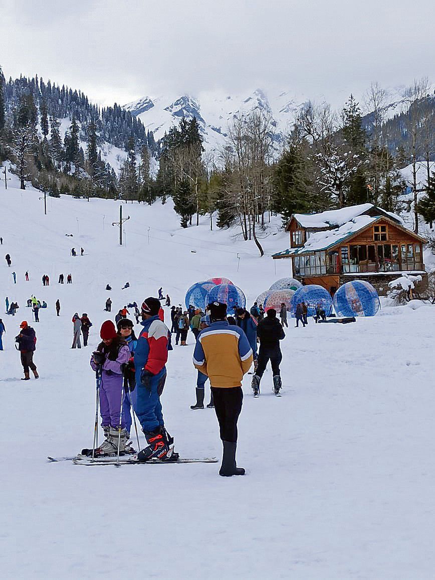 Tourism gets a push amid heavy snowfall in Manali