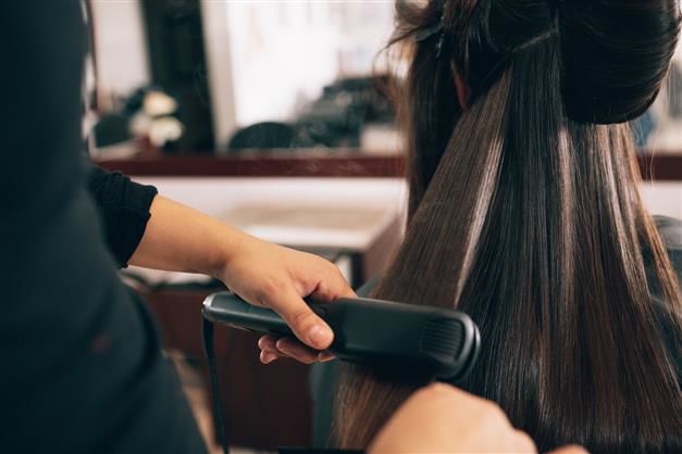 Woman suffers kidney damage after hair-straightening session
