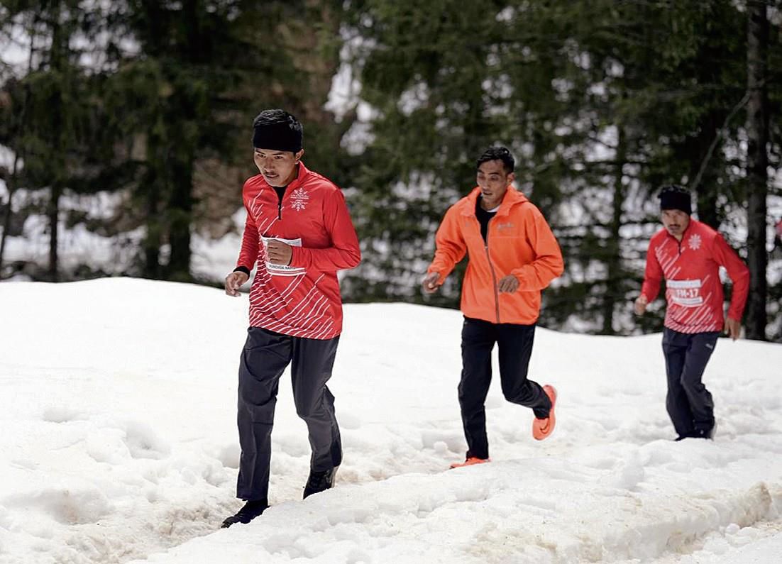 Mandi: Ladakh Scouts of Indian Army runners dominate Snow Marathon