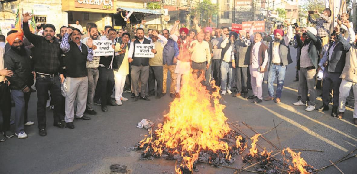 BJP, refugees protest against Kejri  over CAA remarks