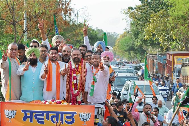 BJP welcomes Sushil Rinku, Sheetal Angural in huge roadshow at Jalandhar