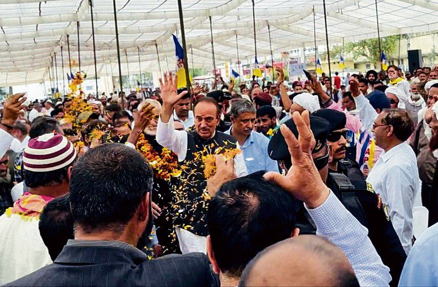 Don’t seek votes on basis of religion, Ghulam Nabi Azad tells workers