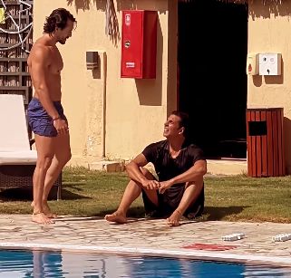 Tiger Shroff shares hilarious swimming race video with Akshay Kumar, fans react
