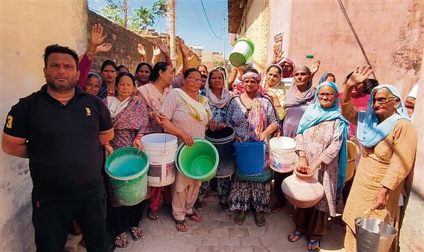 Residents of Pinjore Ward 7 protest over water shortage
