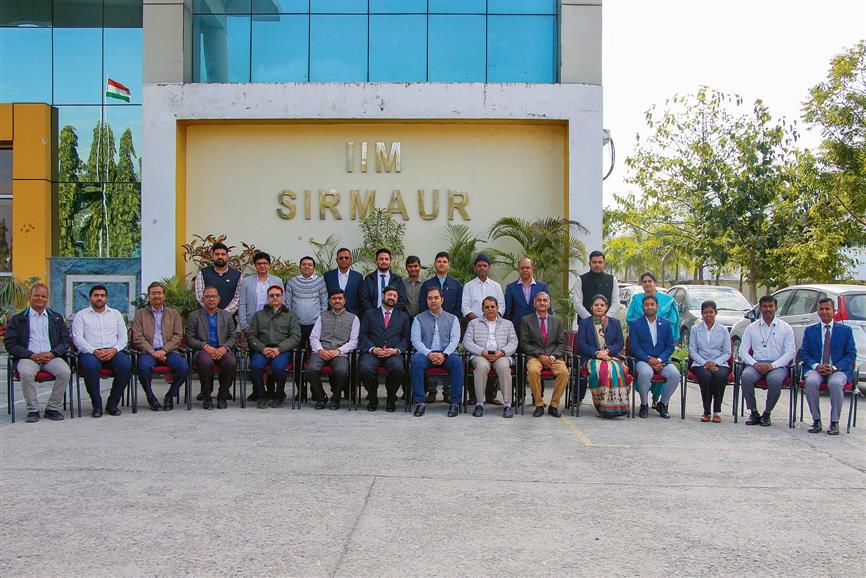 Indian Oil officers get financial literacy training at two-day IIM-Sirmaur event
