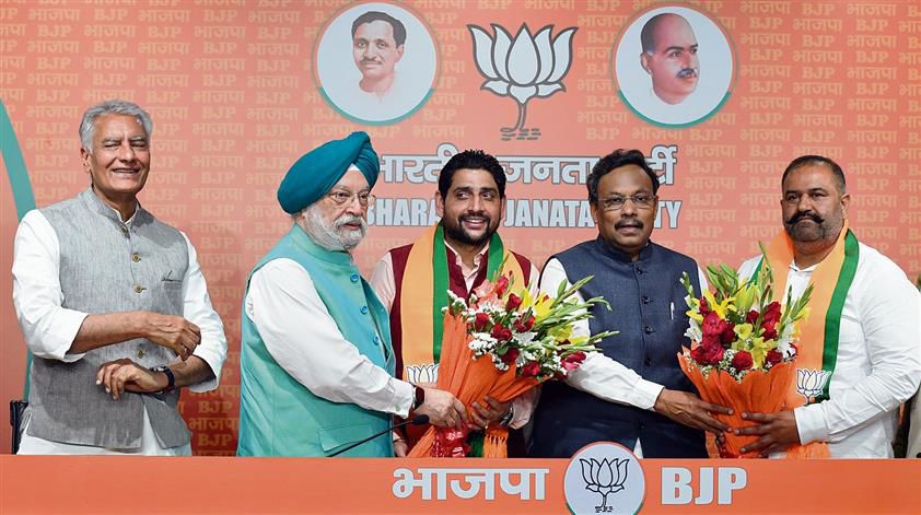 Setback for AAP as Punjab MP Sushil Kumar Rinku, MLA Sheetal Angural switch to BJP