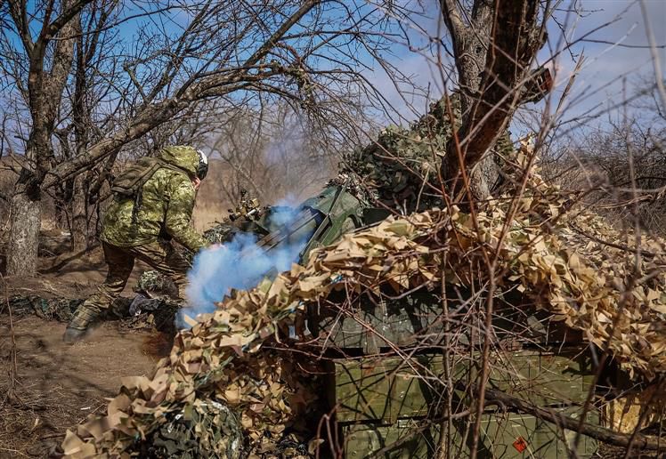 2 killed in Russian artillery strikes in Ukraine