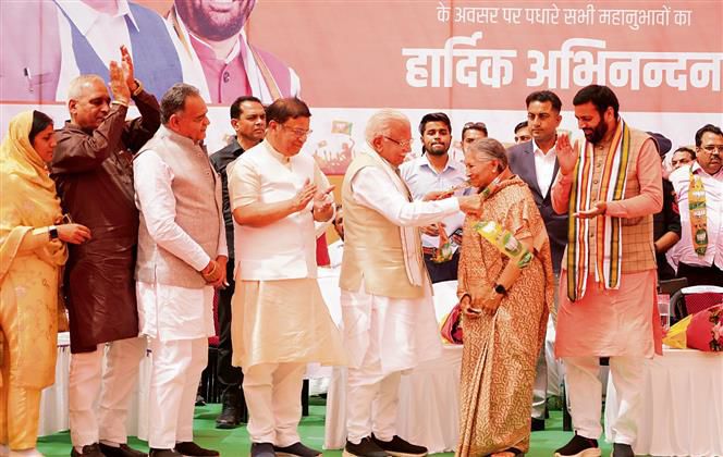 Hisar: After Naveen, ex-minister Savitri Jindal joins BJP