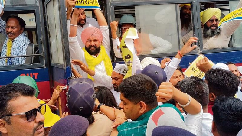 Amid protest over Arvind Kejriwal’s arrest, AAP leaders, cops clash in Sirsa