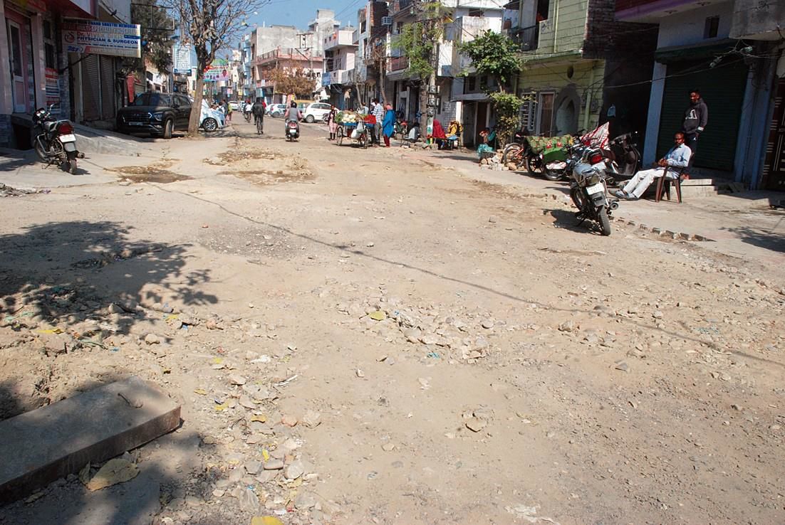 Karnal road repair fails to take off, dug-up site leaves residents fuming