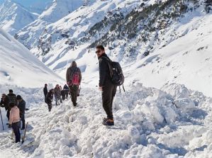 Mandi banker treks 30 km on snow to be home on time for his wedding