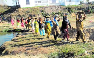 Wage increase for MGNREGA workers; Rahul calls it nominal