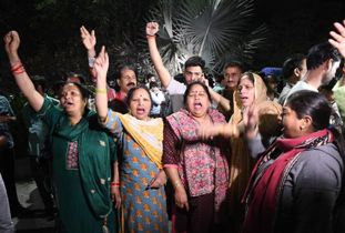 AAP protests against ED outside Arvind Kejriwal's residence after his arrest