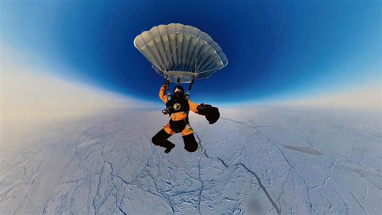 Three parachute from stratosphere to North Pole