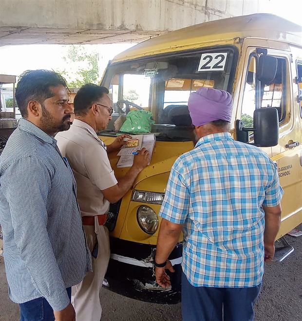 33 vehicles challaned under ‘Safe School Vehicle’ campaign in Amritsar on Day 1