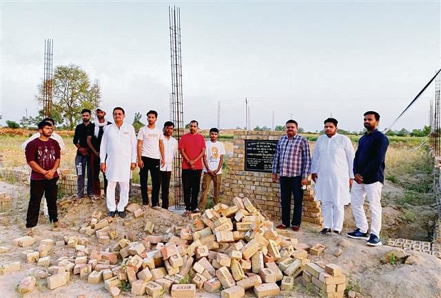 Abohar: Villagers protest suspension of construction work on cowsheds