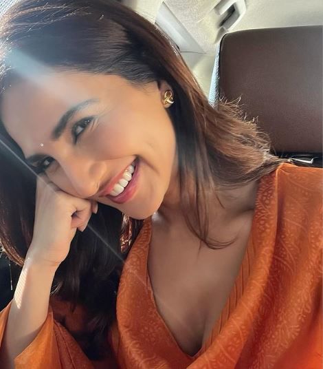 Vaani Kapoor basks in the sun, drops pictures in orange outfit; Raashii Khanna calls her a ‘beauty’