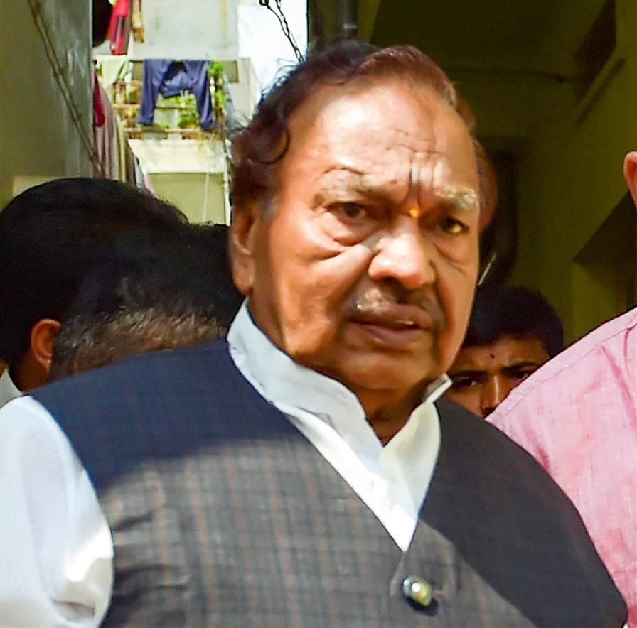 ‘Won’t withdraw nomination papers’, says rebel BJP leader K S Eshwarappa
