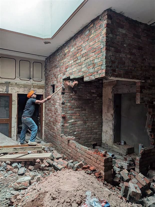 Amritsar MC demolishes 4 buildings for violations