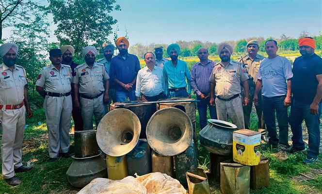 Lahan, illicit liquor seized in Hoshiarpur