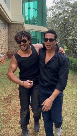 Tiger Shroff's epic April Fools' Day prank leaves Akshay Kumar soaked in soft drink