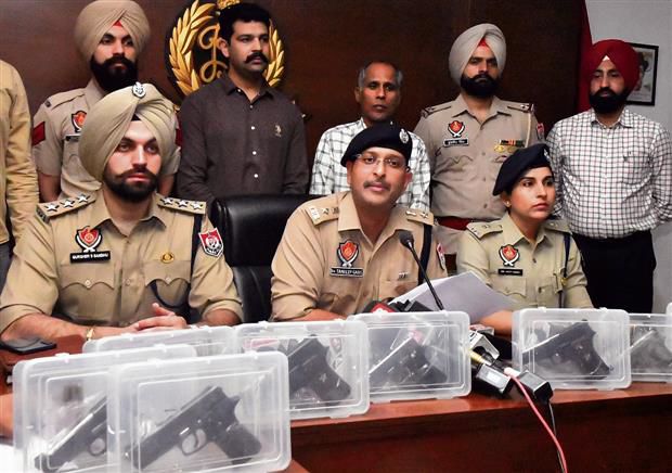 Mohali: 2 of arms cartel held with 6 pistols, ammo