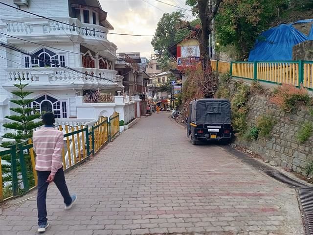 Solan: No sewerage connectivity, parking pangs for people