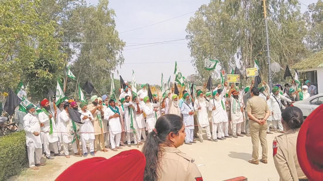 BJP nominee Hans Raj Hans faces protest by farmers in Faridkot