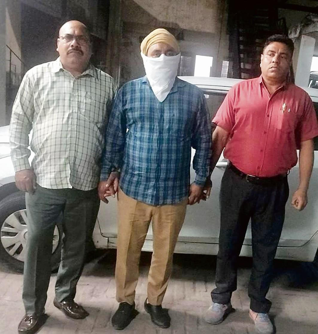 VB arrests head constable  for taking Rs 1.15 lakh bribe