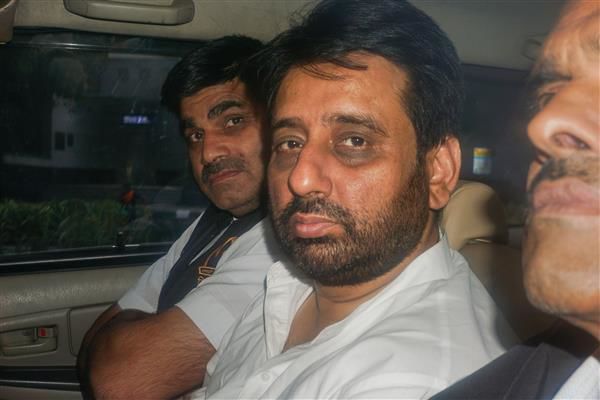 Supreme Court asks AAP MLA Amanatullah Khan to appear before ED on April 18