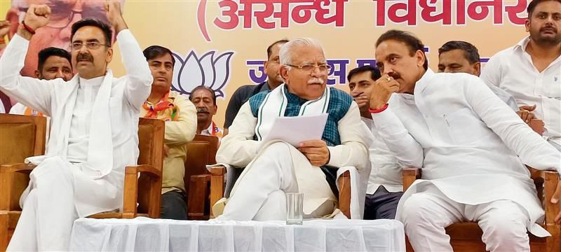 Karnal: Manohar Lal Khattar into 2nd round of campaign, Opposition yet to declare candidates