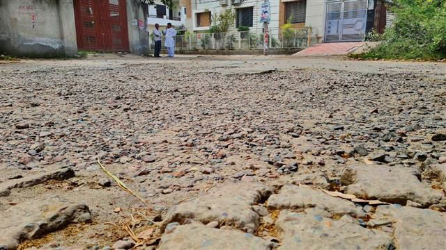 Damaged Rohtak roads take toll on commuters, residents