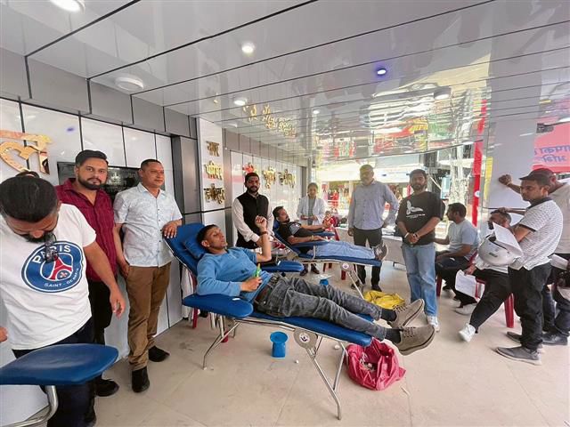 BJP organises blood donation camp  on Prem Kumar Dhumal’s birthday